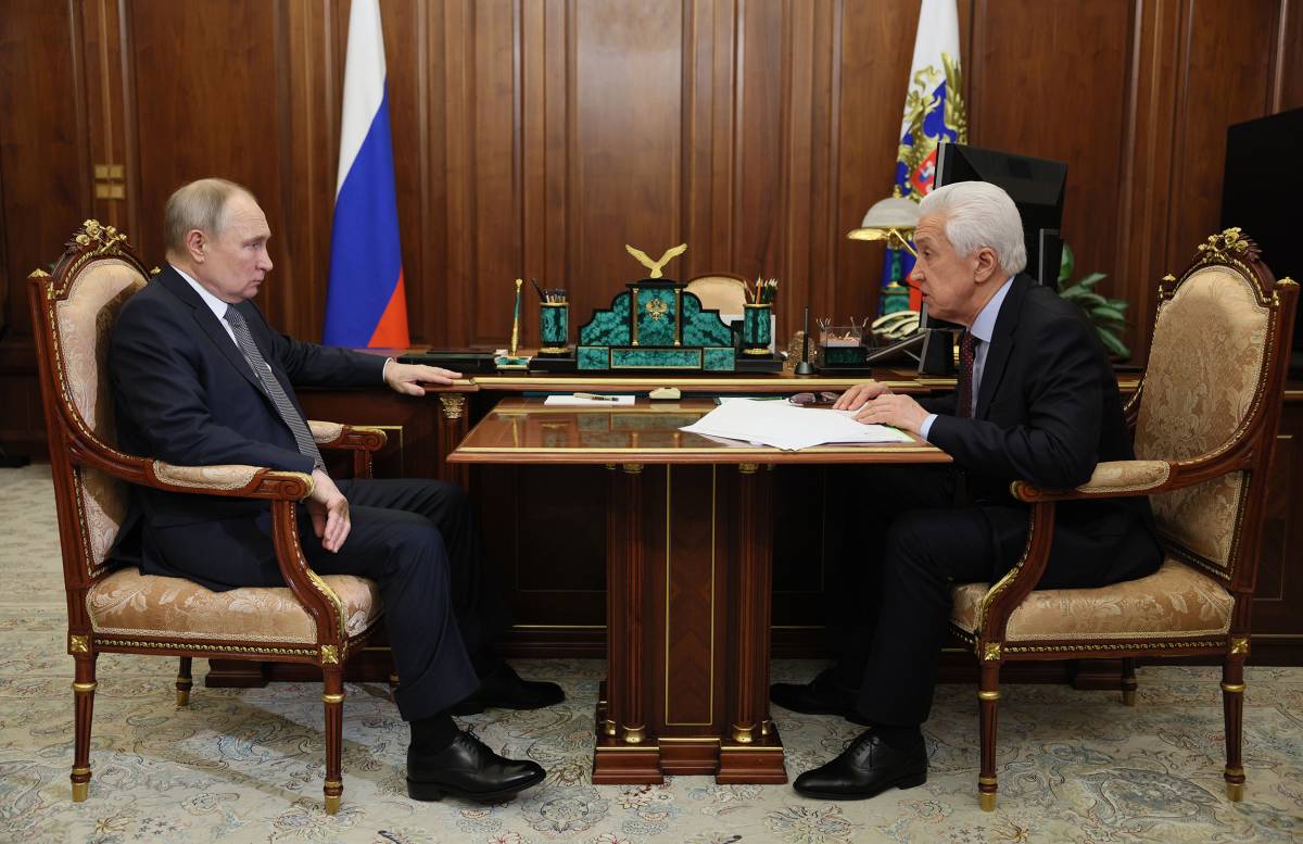Президент поблагодарил партию за патриотическую позицию, которую она занимает.