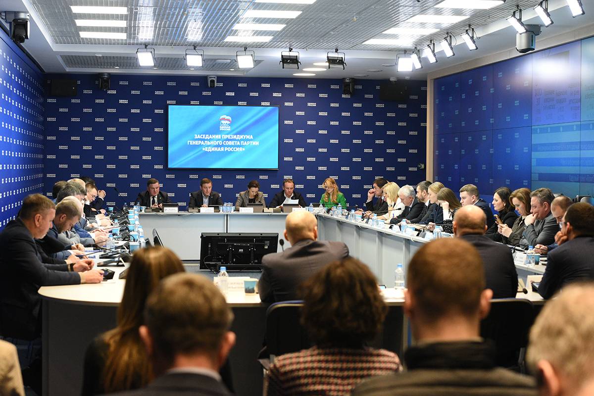 «Единая Россия» дала старт предварительному голосованию. Оно пройдет в электронном формате, а в новых регионах еще и очно.