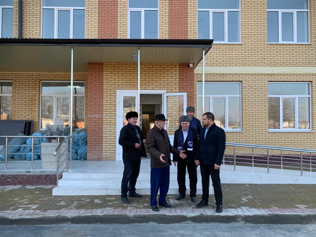 &laquo;Партийный десант&raquo; оценил ход строительства новой участковой больницы в Кантышево.
